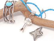 ナバホ 03-0696 モニカ・スミス作 スカッシュブロッサム・ペンダント