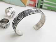 ホピ　22-0252　スティーブ・ラランス作 『ウォーター・デザイン＋フォーリング・レイン』トゥーファキャスト・ブレスレット