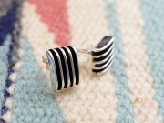 ナバホ　05-0001　Francis Jones フランシスジョーンズ作　エッジプレート　スクエアピアス（2個セット）