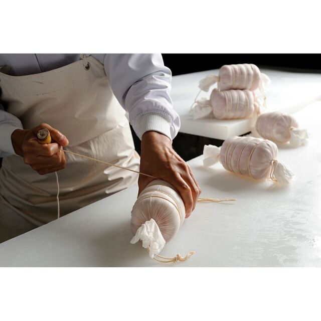 伝統の布巻きロースハム600ｇ《1890-151A26》