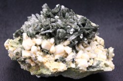 ガネーシュヒマール水晶クラスター 555ｇ (ヒマラヤ水晶)