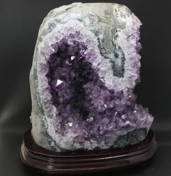 アメジストクラスター 7.5kg　専用台付 鏡面
