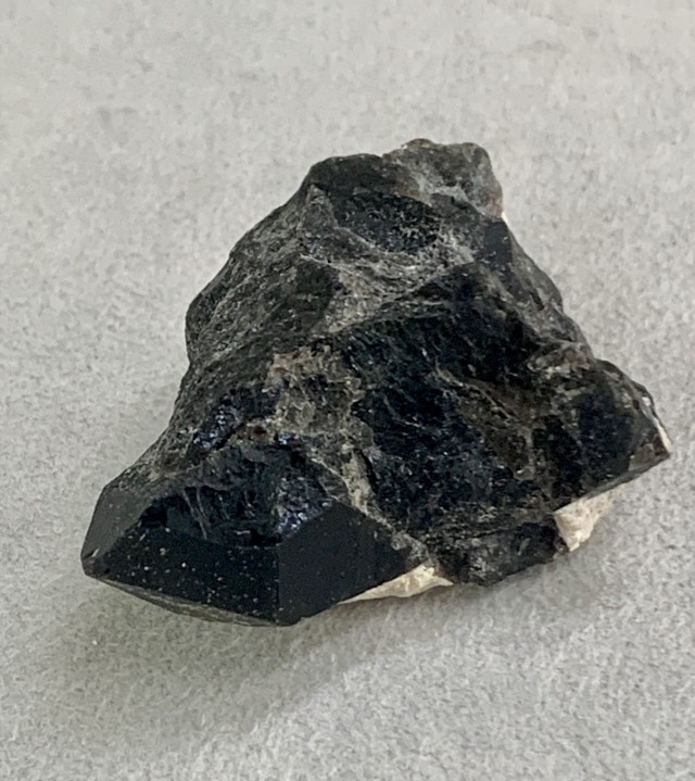 黒水晶 モリオン 原石　1756g モリオン（黒水晶）原石 置き石 1.7kg | うさぎ屋