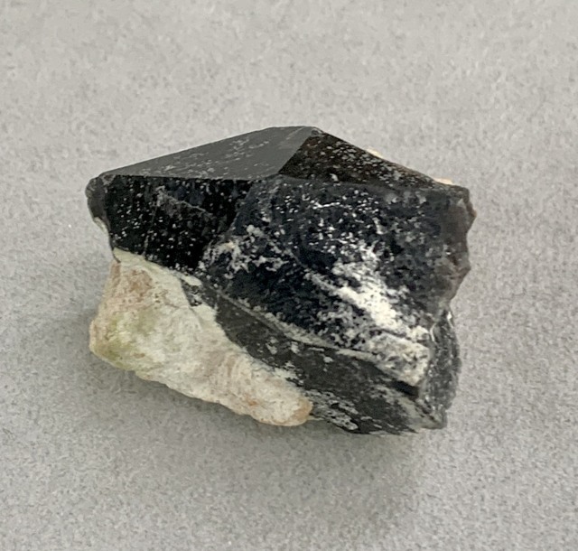 専用ですモリオン原石　黒水晶原石　大型 4.8Kg モリオン 黒水晶 原石 山東省産 台座付属 送料無料 191