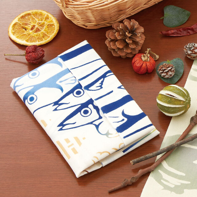 気音間手ぬぐい　旨秋刀魚