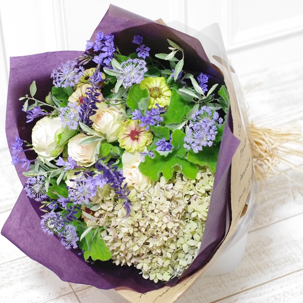 【生花】　花束（消費税・送料込み　￥8000）　FP50030