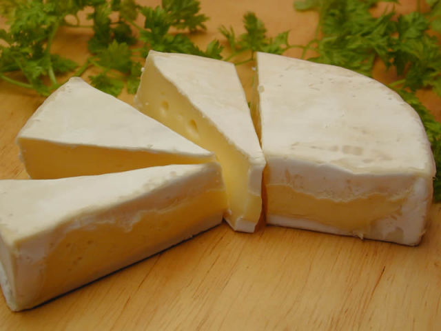 大友チーズ工房の牧場のカマンベール