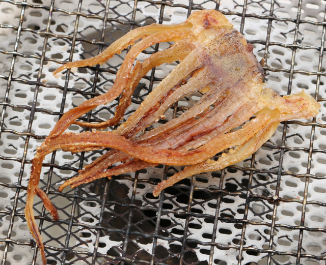 スルメイカのスルメです。 島根県産のスルメを使っています。