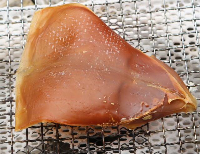 スルメイカのスルメです。 島根県産のスルメを使っています。