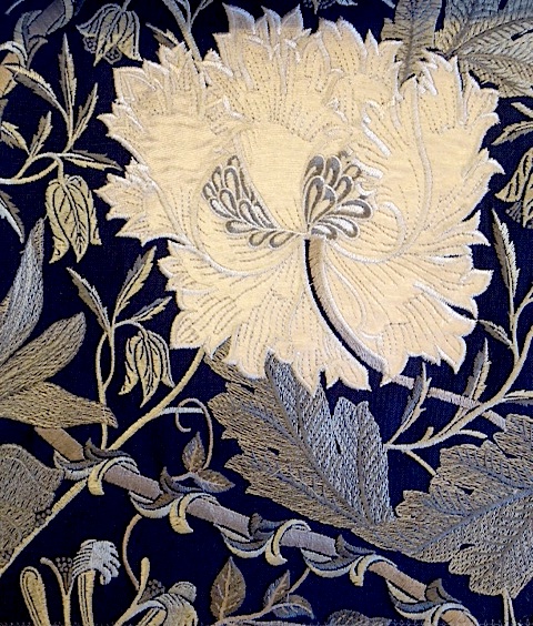 Pure Honeysuckle & Tulip Embroidery236632 129cmx1M以上10ｃｍ単位でカット販売(海外取寄せ)