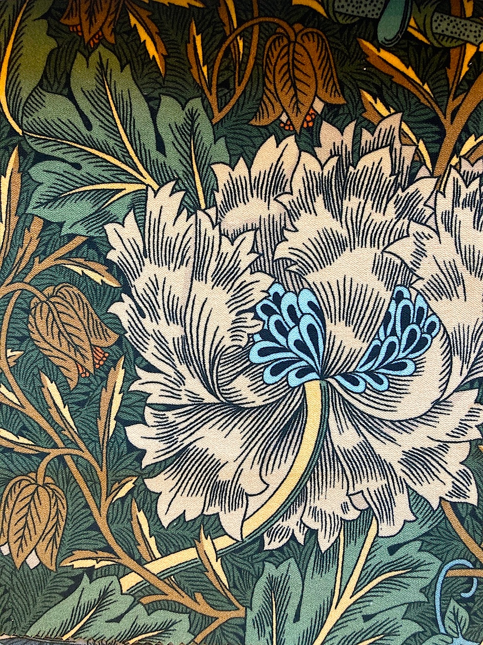 W.モリス　ベルベットプリントコレクション"Honeysuckle&Tulip Velvet236939 133cmx1m以上10cm単位でカット販売　(海外取寄せ)