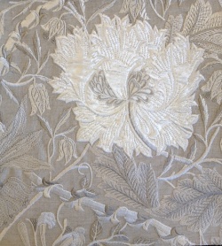 Pure Honeysuckle & Tulip Embroidery236633 129cmx1M以上10ｃｍ単位でカット販売(海外取寄せ)