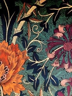 W.モリス　ベルベットプリントコレクション"Honeysuckle&Tulip Velvet236940 133cmx1m以上10cm単位でカット販売　(海外取寄せ)