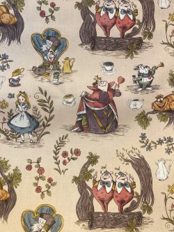 Alice in wonderland227164（海外取り寄せ） 138cmx50cm単位でカット