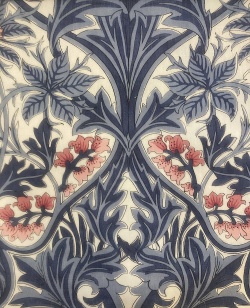 W.モリスEmery Walker's House Collectionより"Bluebell227037" 140cmx1ｍ以上10cm単位でカット(海外取寄せ)