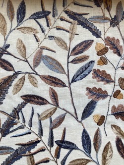 英国ナショナルトラスト記念コレクションコレクション by Sandersonより"Quercus237191 140cmx50ｃｍ単位でカット販売2枚以上＋会員登録で5%OFF　(海外取寄せ)