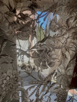 なくなり次第終了！スイス製高級プリントレース生地巾132cmx1M以上10ｃｍ単位でカットクロス