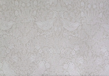 *海外取り寄せ Strawberry Thief Embroidery236072(白) 130cmx50cm 会員登録+２枚以上でさらに5%OFF!＊只今国内限定在庫あり！５日以内にお届けも可！