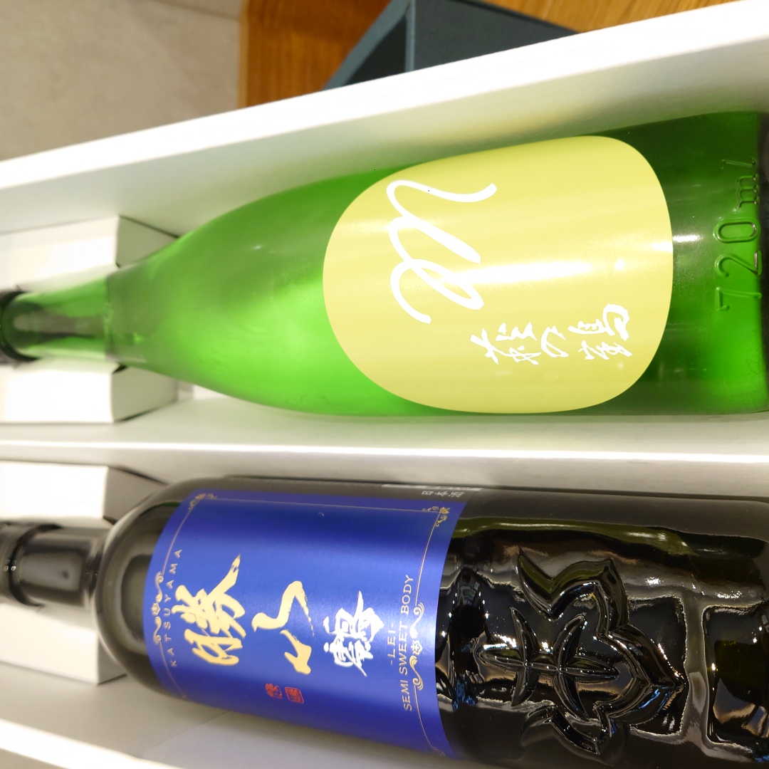 【ギフト向け】甘口日本酒飲む比べセット（化粧箱入）～芳醇な甘さの勝山と酸味爽やかな萩の鶴の飲み比べセット～