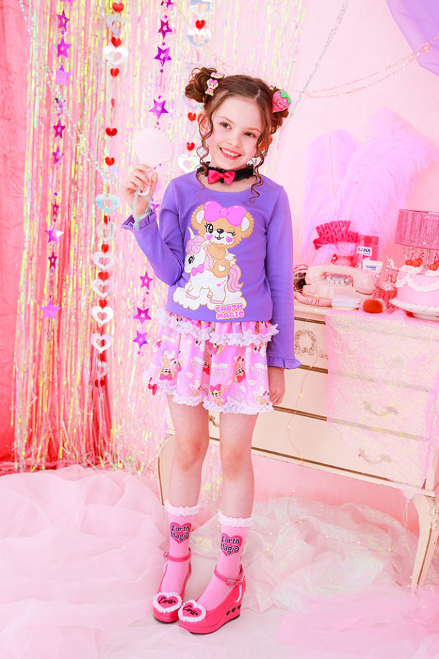 アースマジック EARTHMAGIC チョーカー付きマフィー＆ユニコーンプリント長袖Tシャツ 黒チュール 2021秋冬 ビビッドピンク ラベンダー