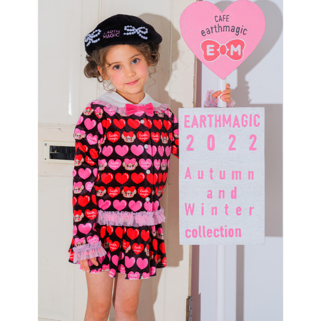 アースマジック EARTHMAGIC マフィーハート柄ベロアカーディガン クロ ペールピンク パール釦 チュールフリル 2022秋冬