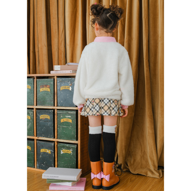 アースマジック EARTHMAGIC ハート刺繍襟付きファープルオーバー シロ ラベンダー フェイクファー マフィー 2023秋冬