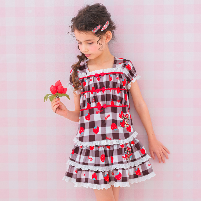 アースマジック EARTHMAGIC ギンガムチェックストロベリー柄ブラウス マフィー クロ ラベンダー 半袖 2024春