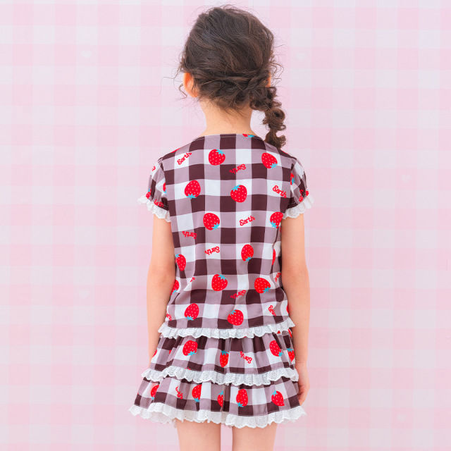 アースマジック EARTHMAGIC ギンガムチェックストロベリー柄ブラウス マフィー クロ ラベンダー 半袖 2024春