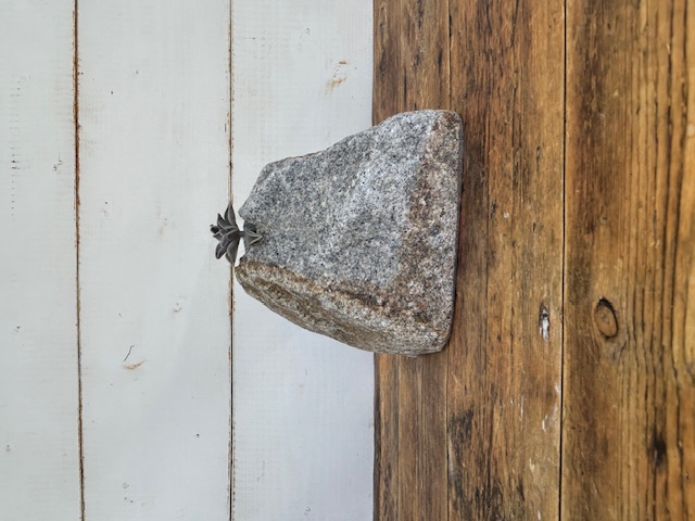 庵治石　花器9り