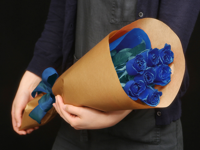 ６本の青い煌薔薇の花束〜きらきら輝くバラの宝石（花言葉カード付き） 【プロポーズ・誕生日・結婚記念日・母の日・卒園入園祝い・卒業入学祝い・退任退職祝い・出産祝い・長寿祝いにおすすめ】【送料一律1800円（※一部地域を除く）】