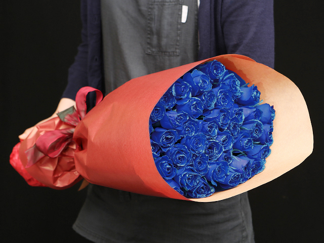 ４５本の青い煌薔薇の花束〜きらきら輝くバラの宝石（花言葉カード付き） 【プロポーズ・誕生日・結婚記念日・母の日・卒園入園祝い・卒業入学祝い・退任退職祝い・出産祝い・長寿祝いにおすすめ】【送料一律1800円（※一部地域を除く）】