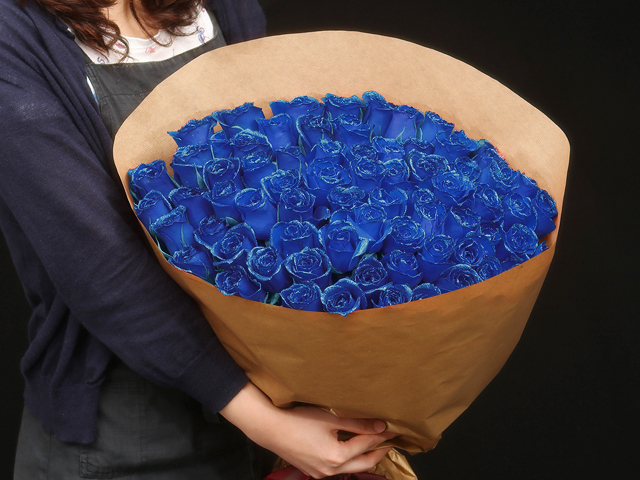 ７７本の青い煌薔薇の花束〜きらきら輝くバラの宝石（花言葉カード付き） 【プロポーズ・誕生日・結婚記念日・母の日・卒園入園祝い・卒業入学祝い・退任退職祝い・出産祝い・長寿祝いにおすすめ】【送料一律1800円（※一部地域を除く）】