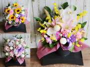 【生花】お悔やみ花・お供えアレンジメント（色花・台付き）～法事・命日・お彼岸・喪中見舞い・母の日参り・お盆・初盆などの供養花【送料一律1100円（※一部地域を除く）】