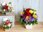 【生花】和風アレンジメント（M）～和花材を使ったアレンジメント～誕生日・結婚記念日・母の日・卒園入園祝い・卒業入学祝い・退任退職祝い・出産祝い・発表会・長寿祝いにおすすめ【送料一律1100円（※一部地域を除く）】