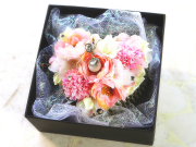 【造花】イヤホンジャック付きアレンジメントForeverMagic[S]【プロポーズギフトにおすすめ｜シンデレラマジックシリーズ】【送料一律880円（※一部地域を除く）】