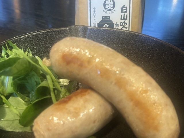 山吹の味噌入りサルシッチャ（白山吹）