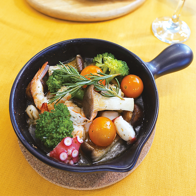 萬古焼 黒アヒージョ