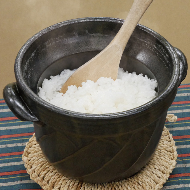 捻れ黒ごはん鍋