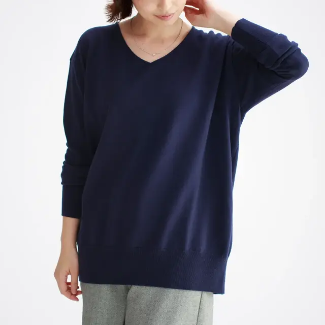 国産ニットサキハナVネックプルオーバー