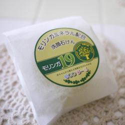 乾燥・シミ・ハリ。お肌にたっぷりの栄養を与える独自製法モリンガミネラル配合　洗顔石けん　モリンガ19