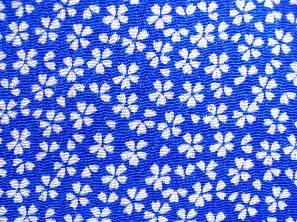 シンプルで可愛い小桜の和風生地 レーヨンちりめん生地 青色・ブルー　約７０ｃｍ×約５０ｃｍカット　(0643-65)