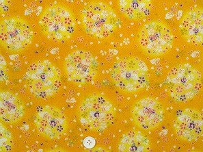 ちりめん友禅 金彩生地 可愛い小桜柄 桜の花びら うさぎ柄 黄色地　約７０ｃｍ×約５０ｃｍカット　(0647-29)