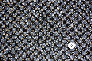 ちりめん友禅 可愛い小桜の和風生地 レーヨンちりめん生地 黒色　約７０ｃｍ×約５０ｃｍカット　(0647-68)