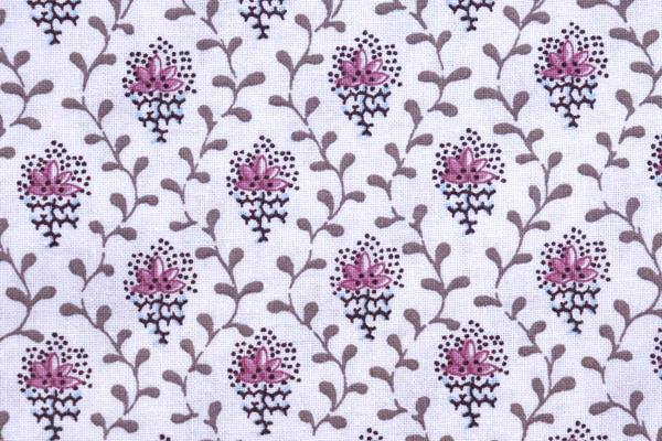 SOULEIADO ソレイアードの生地　プチ・フルール デ シャン 可愛い小花柄 オフ地に赤紫の花弁