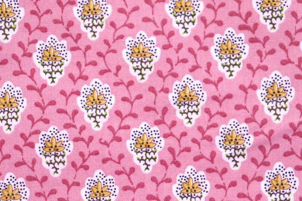 SOULEIADO ソレイアードの生地　プチ・フルール デ シャン 可愛い小花柄 ピンク地に黄色の花弁