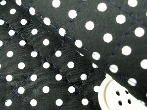 水玉模様 水玉柄 ドット柄 のキルティング生地 綿100 黒色 ブラック