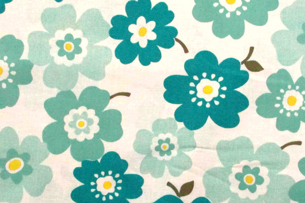 凄安 コットンシーチングプリント 北欧調の花 生成地ｘミントグリーンとターコイズグリーン系花 生地通販 布販売 江戸ッ子