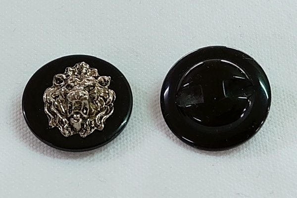 メーカー廃番品　ヴィンテージ　アンティークボタン　ブラック系　（20ｍｍ）　bt4ｓ