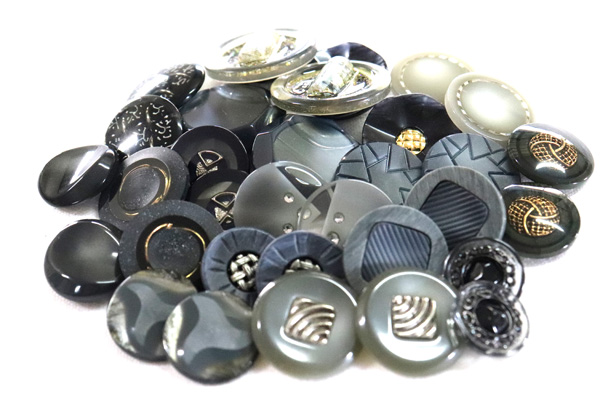 メーカー廃番品　ヴィンテージ　ジルコニア入　アンティークボタン　グレー系１７