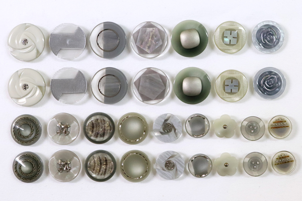 メーカー廃番品 ヴィンテージ ジルコニア入 アンティークボタン グレー